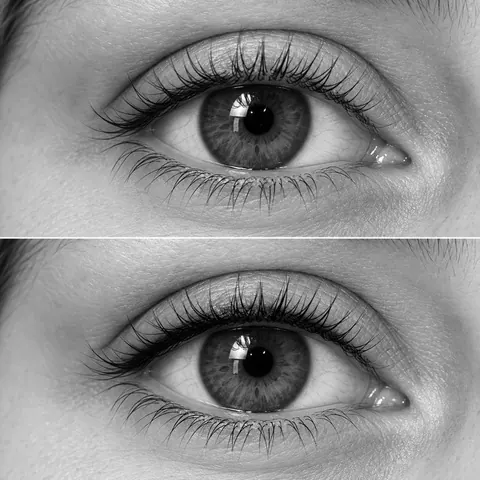 Zwart-witvergelijking van een wimperrand voor en na infralash